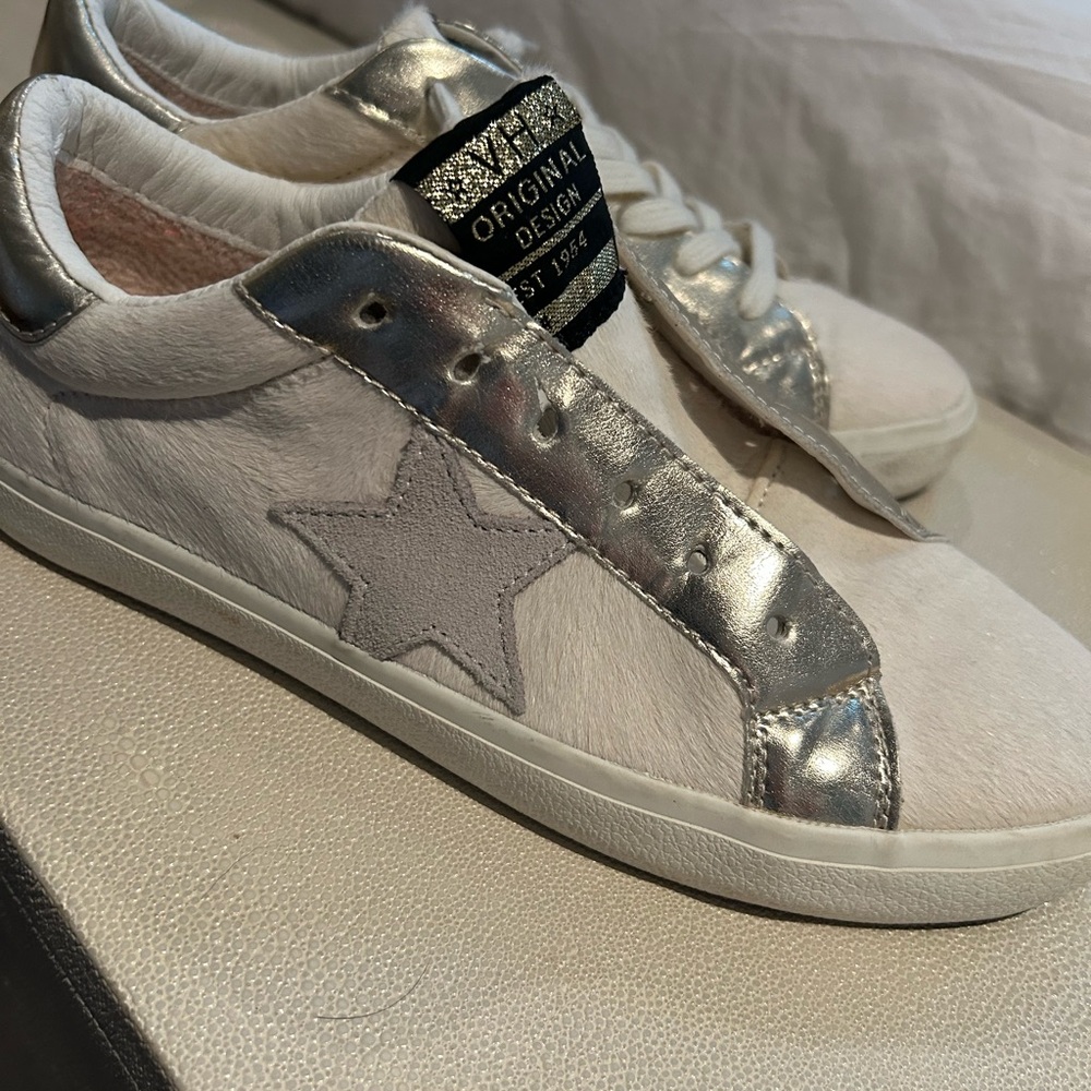 Vintage Havana Women's Silver and White Sneakers
